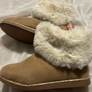 Tan Ugg style Jucy Couture boots with fur trim